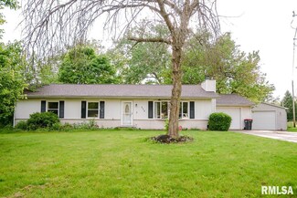 205 Hillside Ct, Pekin, IL 61554
