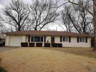 1306 SW 31st St, Topeka, KS 66611