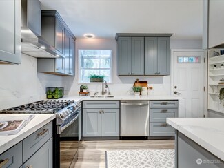 911 NE 146th St, Shoreline, WA 98155