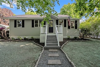 36 Highland Ave, Barrington, RI 02806