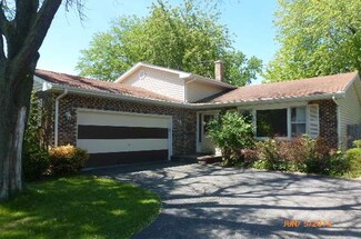 2306 Yeoman St, Waukegan, IL 60087