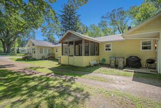 121 E Michigan St, New Buffalo, MI 49117