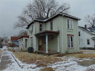 220 S Gharkey St, Muncie, IN 47305