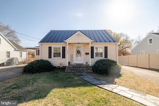 410 E East Rockingham St, Elkton, VA 22827