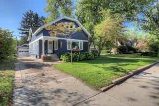 1284 S South Shore Dr, Holland, MI 49423