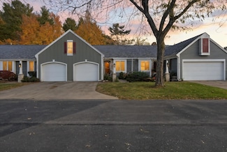 17850 Bramer Ln, Spring Lake, MI 49456