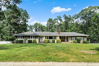 773 Nutswamp Rd, Red Bank, NJ 07701
