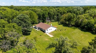 435 NE Post Oak Ln, Kansas City, MO 64118