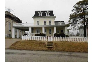 735 Braden Ave, Chariton, IA 50049