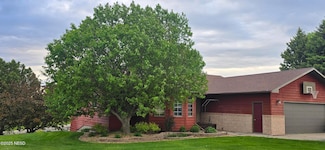 870 S Lake Dr, Watertown, SD 57201