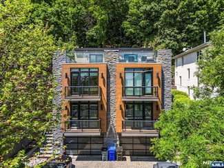 746 Undercliff Ave, Edgewater, NJ 07020