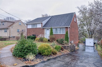 609 Regency Dr, Pittsburgh, PA 15239