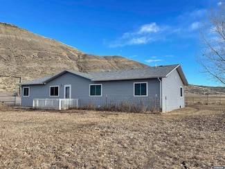 525 E River Rd, Thermopolis, WY 82443