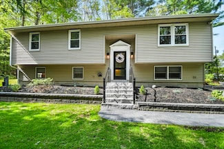 4 Tamarack Ln, Raymond, NH 03077