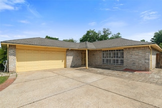 11818 Guadalupe River Dr, Houston, TX 77067