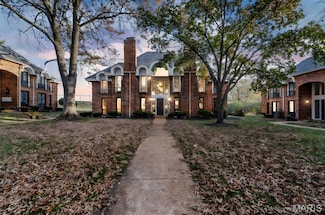 916 Claytonbrook Dr Unit 1, Ballwin, MO 63011