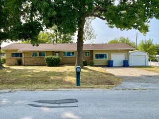 102 Hillcrest Dr, Carl Junction, MO 64834