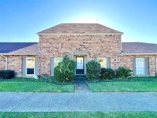 19 W Mountain Creek Dr, Grand Prairie, TX 75052