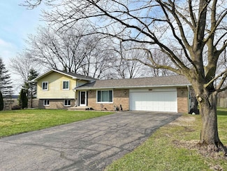 2565 Carleton Rockwood Rd, Carleton, MI 48117