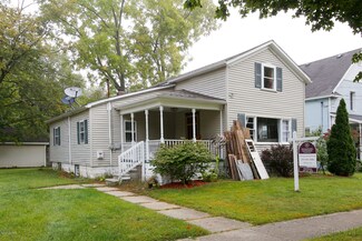 117 E Hammond St, Otsego, MI 49078