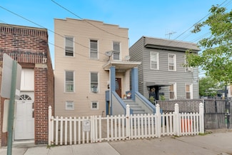 702 8th St, Union City, NJ 07087