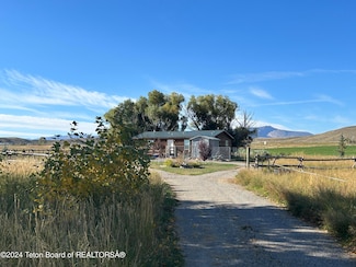 8945 U S 26, Crowheart, WY 82512