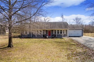 2006 Henryville Bluelick Rd, Henryville, IN 47126