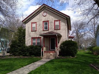 932 East St, Grinnell, IA 50112