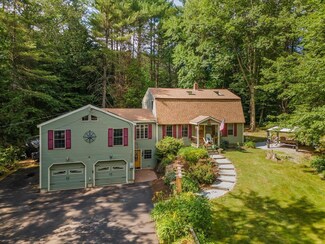 558 Tanglewood Dr, Henniker, NH 03242