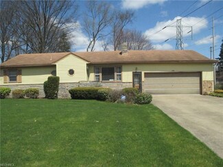 3140 Oran Dr, Youngstown, OH 44511