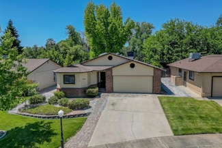 1922 Paris Ave, Redding, CA 96001