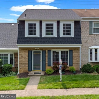 2538 Herrell Ct, Falls Church, VA 22043