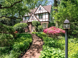 37 Longview Rd, Port Washington, NY 11050