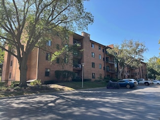 709 79th St Unit 403, Darien, IL 60561