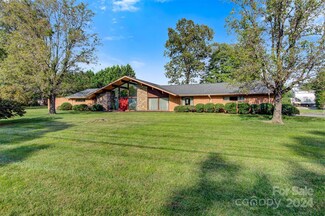 5627 N Carolina 90, Hiddenite, NC 28636