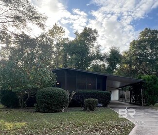 1522 Valencia Dr, Lillian, AL 36549