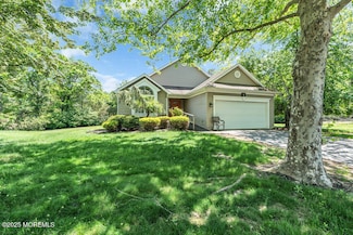 8 Round Valley Ct, Lakewood, NJ 08701