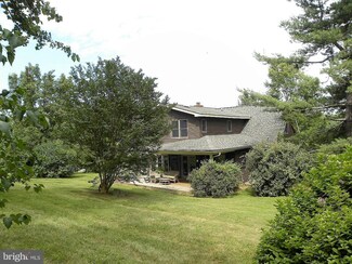 14 Rock Hill Ln, Flint Hill, VA 22627