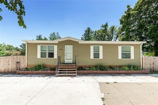 4725 NW 52nd St, Des Moines, IA 50310