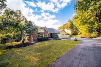 67 Fox Hill Rd, Wallkill, NY 12589