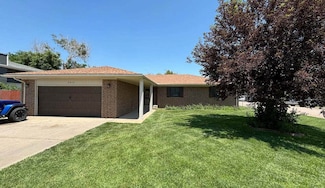 200 Dickinson St, Lakin, KS 67860