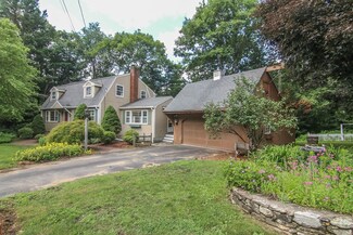 92 Elm St N, Barre, MA 01005