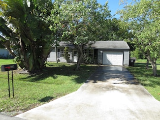 3165 SE East Blackwell Dr, Port Saint Lucie, FL 34952