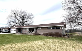 1021 E Broadway, Astoria, IL 61501