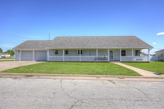 707 Lexie Ln, Carthage, MO 64836