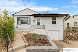 6921 Pinkney St, Omaha, NE 68104