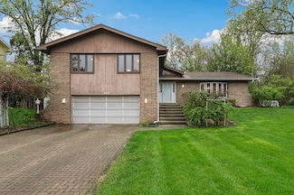 407 Brad Ct, Naperville, IL 60565