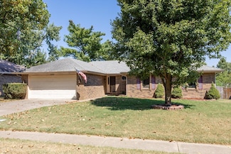 2099 W Nottingham St, Springfield, MO 65810