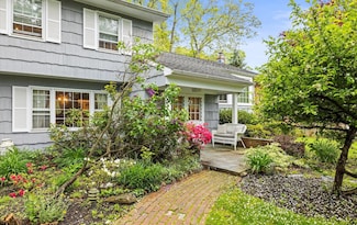 18 Mclane Dr, Dix Hills, NY 11746