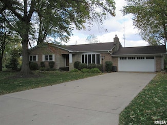 233 Manor Dr, Riverdale, IA 52722